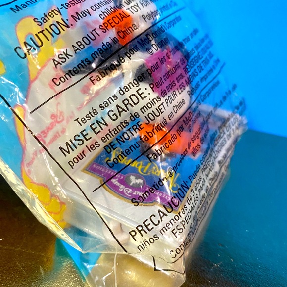 WALT DISNEY MARY POPPINS VTG 1998 McDONALDS HAPPY MEAL TOY #4 VIDEO FAVORITES 3” - Picture 4 of 9